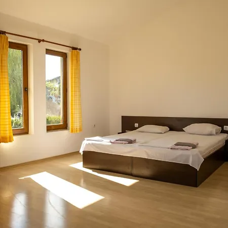 펜션 Indigo Pismenovo