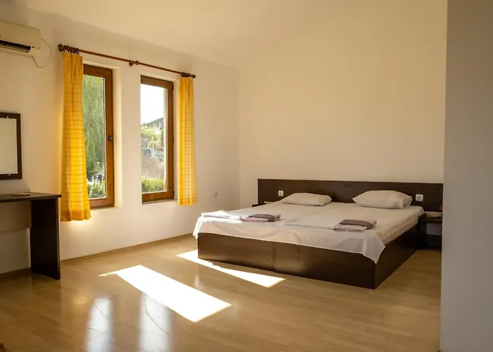 Case de vacanță Indigo Pismenovo